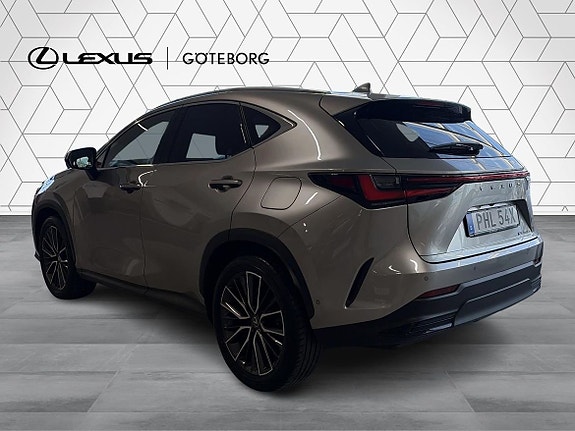 Lexus NX450h+ 5 of 16