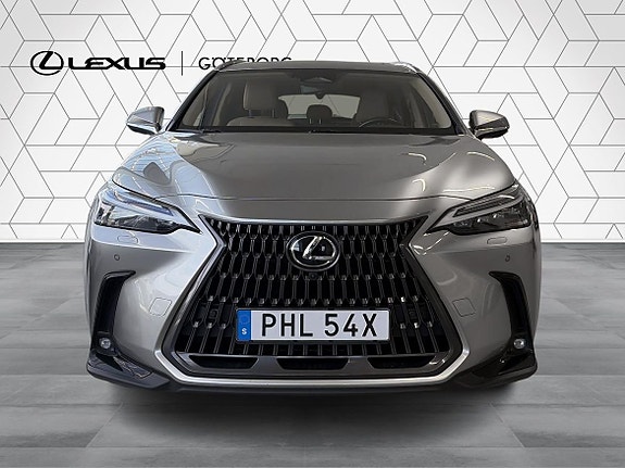 Lexus NX450h+ 4 of 16