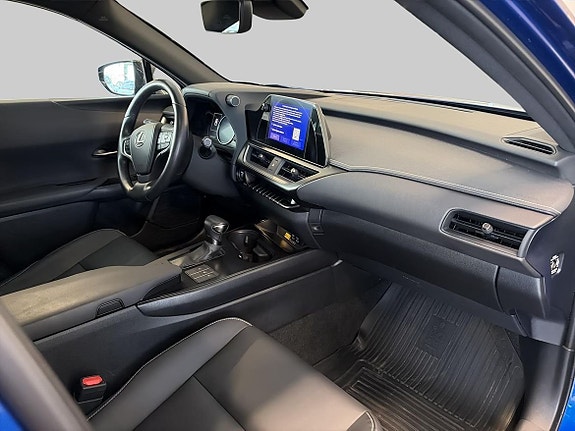 Lexus UX250h 8 of 16