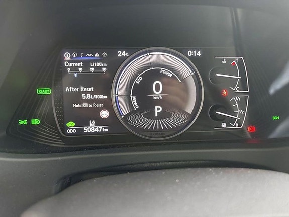Lexus UX250h 14 of 16