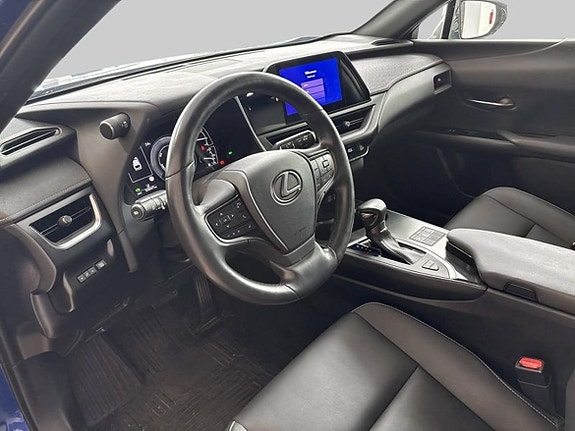 Lexus UX250h 12 of 16