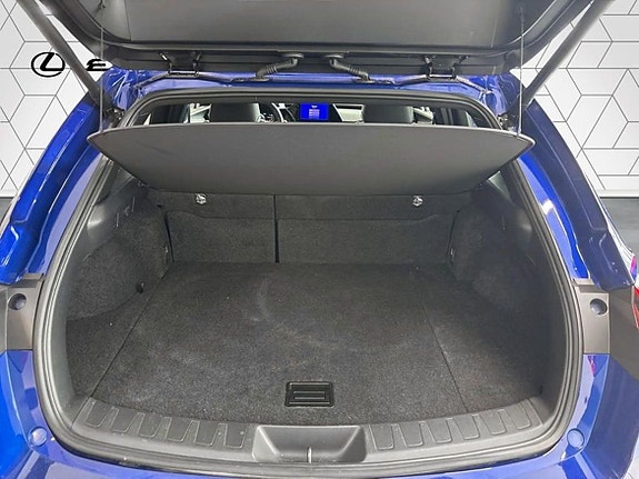 Lexus UX250h 11 of 16