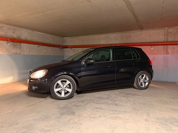 Volkswagen Golf VI 2 of 9