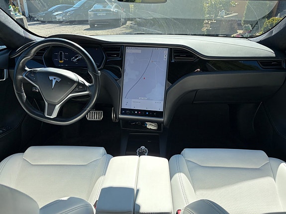 Tesla Model S 10 of 25