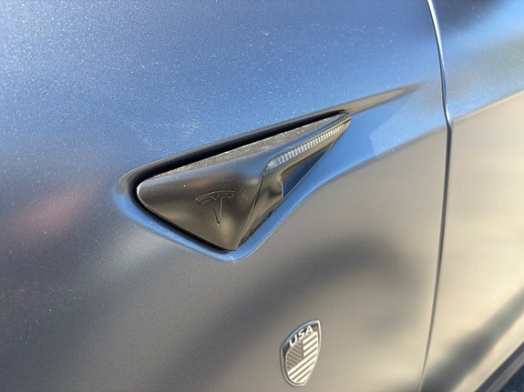 Tesla Model S 22 of 25