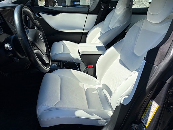 Tesla Model S 14 of 25