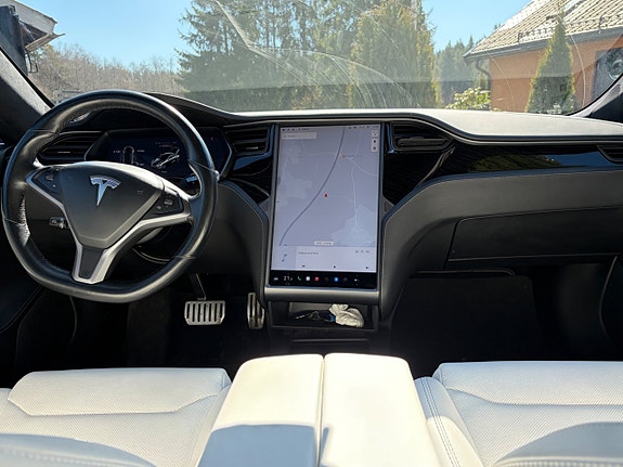 Tesla Model S 11 of 25