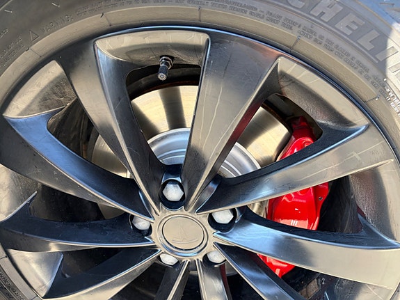 Tesla Model S 23 of 25