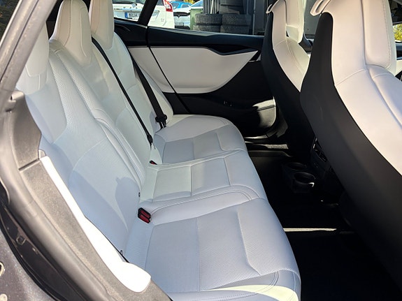 Tesla Model S 9 of 25