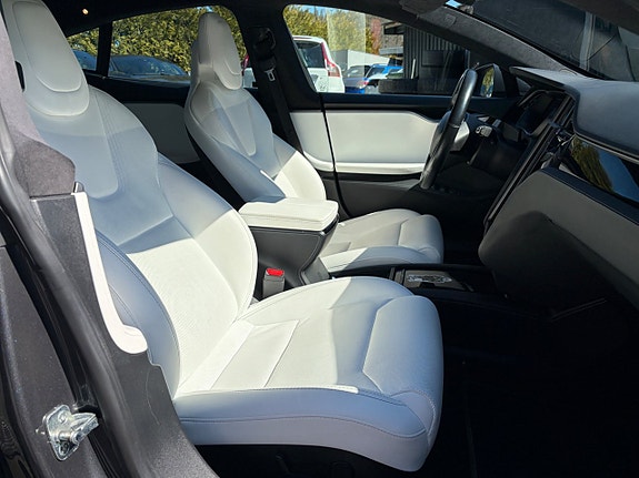 Tesla Model S 12 of 25