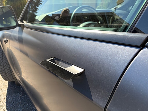 Tesla Model S 21 of 25