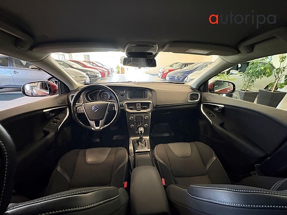 Volvo V40 9 of 15