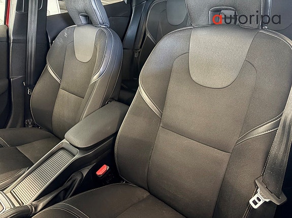 Volvo V40 8 of 15