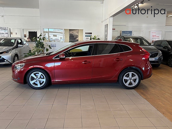 Volvo V40 2 of 5