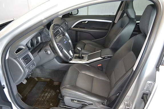 Volvo V70 4 of 5