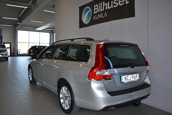 Volvo V70 3 of 5