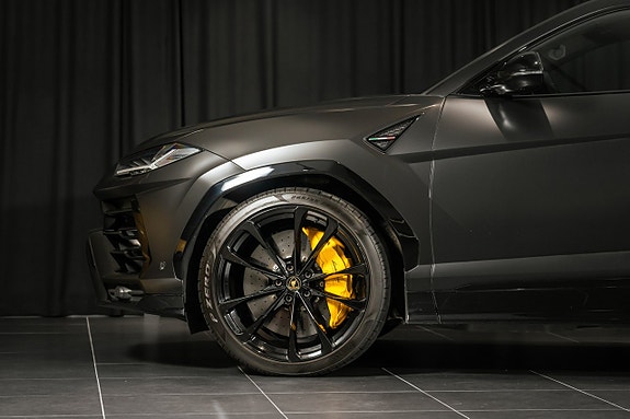 Lamborghini Urus 14 of 14