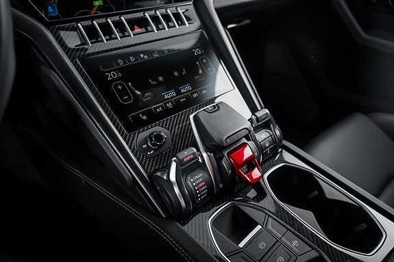 Lamborghini Urus 11 of 14