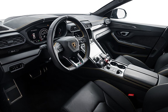 Lamborghini Urus 6 of 14