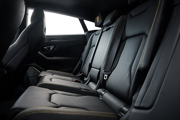 Lamborghini Urus 8 of 14