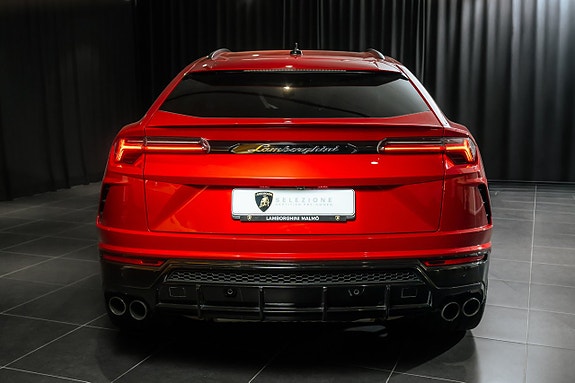 Lamborghini Urus 4 of 5
