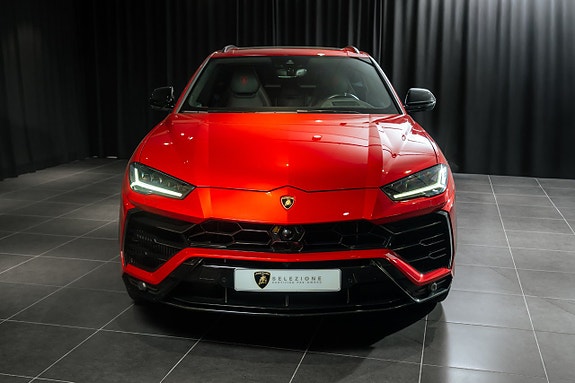 Lamborghini Urus 5 of 5