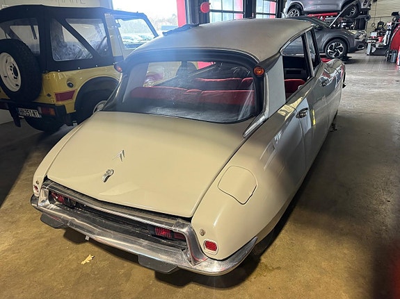Citroen ID19 2 of 4