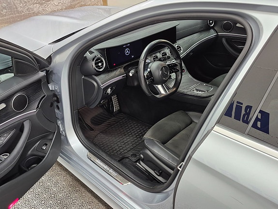 Mercedes-Benz E220 d 2 of 5