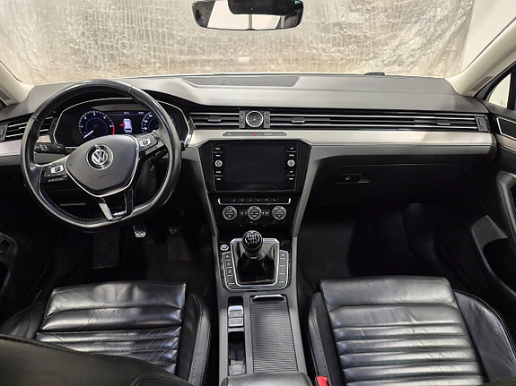 Volkswagen Passat 6 of 12