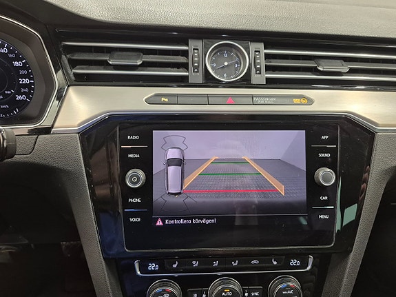 Volkswagen Passat 7 of 12