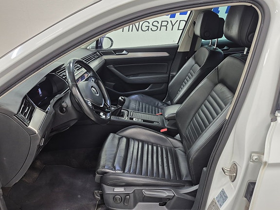Volkswagen Passat 2 of 5