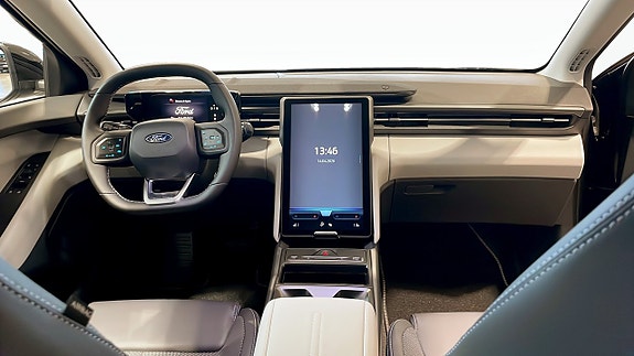 Ford Explorer 4 of 5