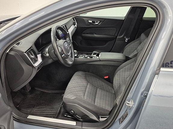 Volvo V60 2 of 11