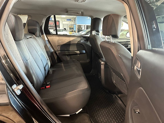 GMC Terrain 10 of 16