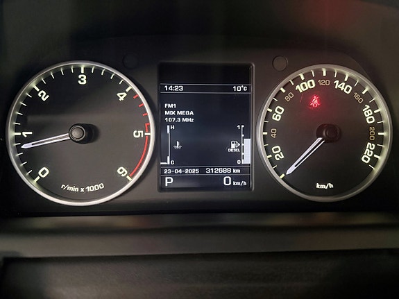 Land Rover Range Rover Sport 13 of 23