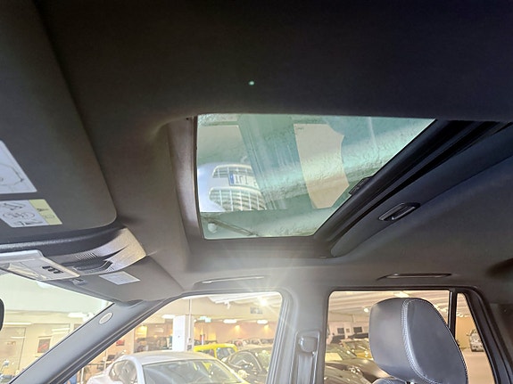 Land Rover Range Rover Sport 18 of 23