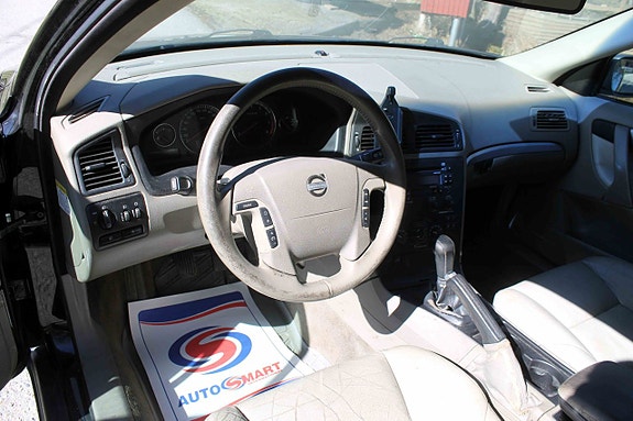 Volvo V70 3 of 4