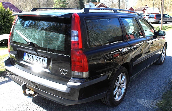Volvo V70 2 of 4
