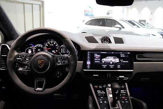 Porsche Cayenne Coupe 19 of 21
