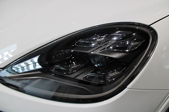 Porsche Cayenne Coupe 10 of 21