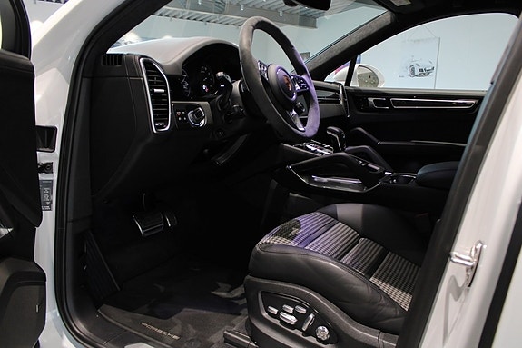 Porsche Cayenne Coupe 3 of 5