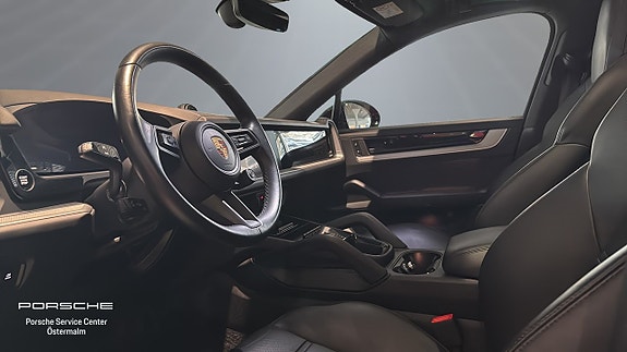 Porsche Cayenne 3 of 5