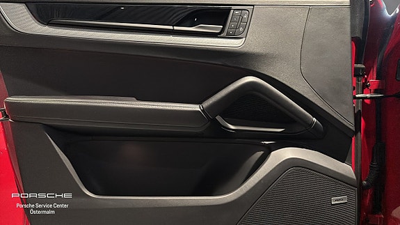 Porsche Cayenne 6 of 16