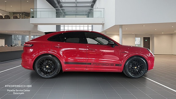 Porsche Cayenne 12 of 16