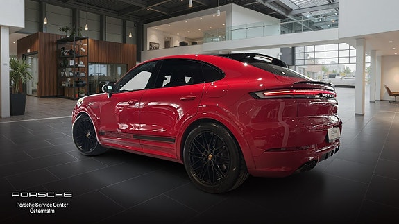 Porsche Cayenne 2 of 5