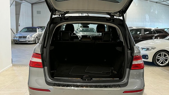 Mercedes-Benz ML350 19 of 25