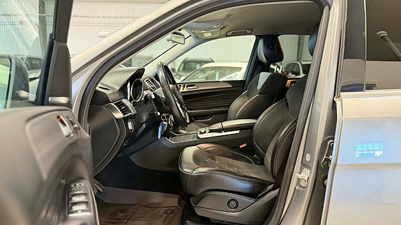 Mercedes-Benz ML350 11 of 25