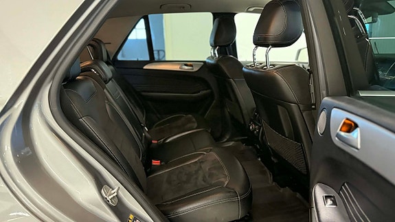Mercedes-Benz ML350 22 of 25