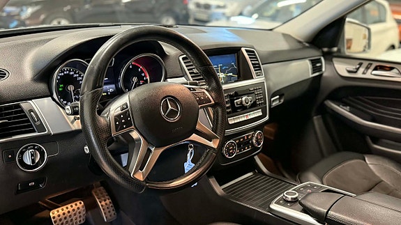 Mercedes-Benz ML350 13 of 25