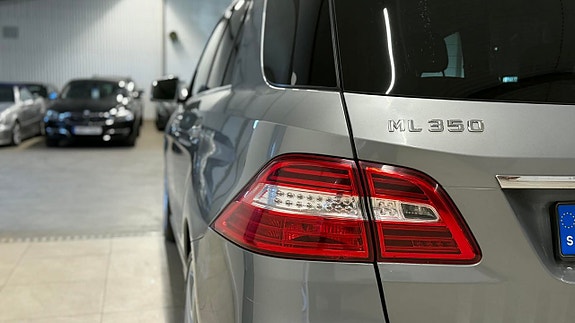 Mercedes-Benz ML350 10 of 25